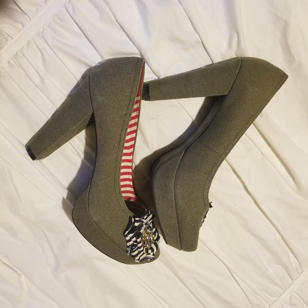 Like New Gianni Bini platform/pump/olive green - Picture 3 of 8